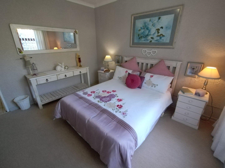 5 Bedroom Property for Sale in Wavecrest Eastern Cape